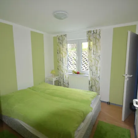 Ferienwohnung Breege 아파트 *